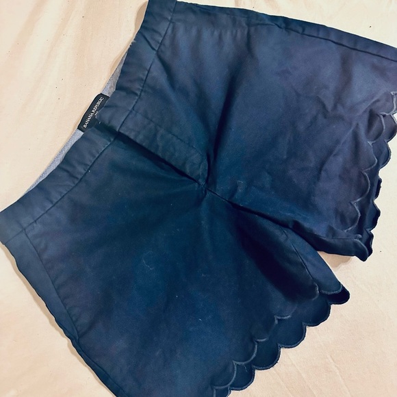Banana Republic Pants - Banana Republic Navy Blue Scalloped Mid Rise Shorts Size 6 EUC